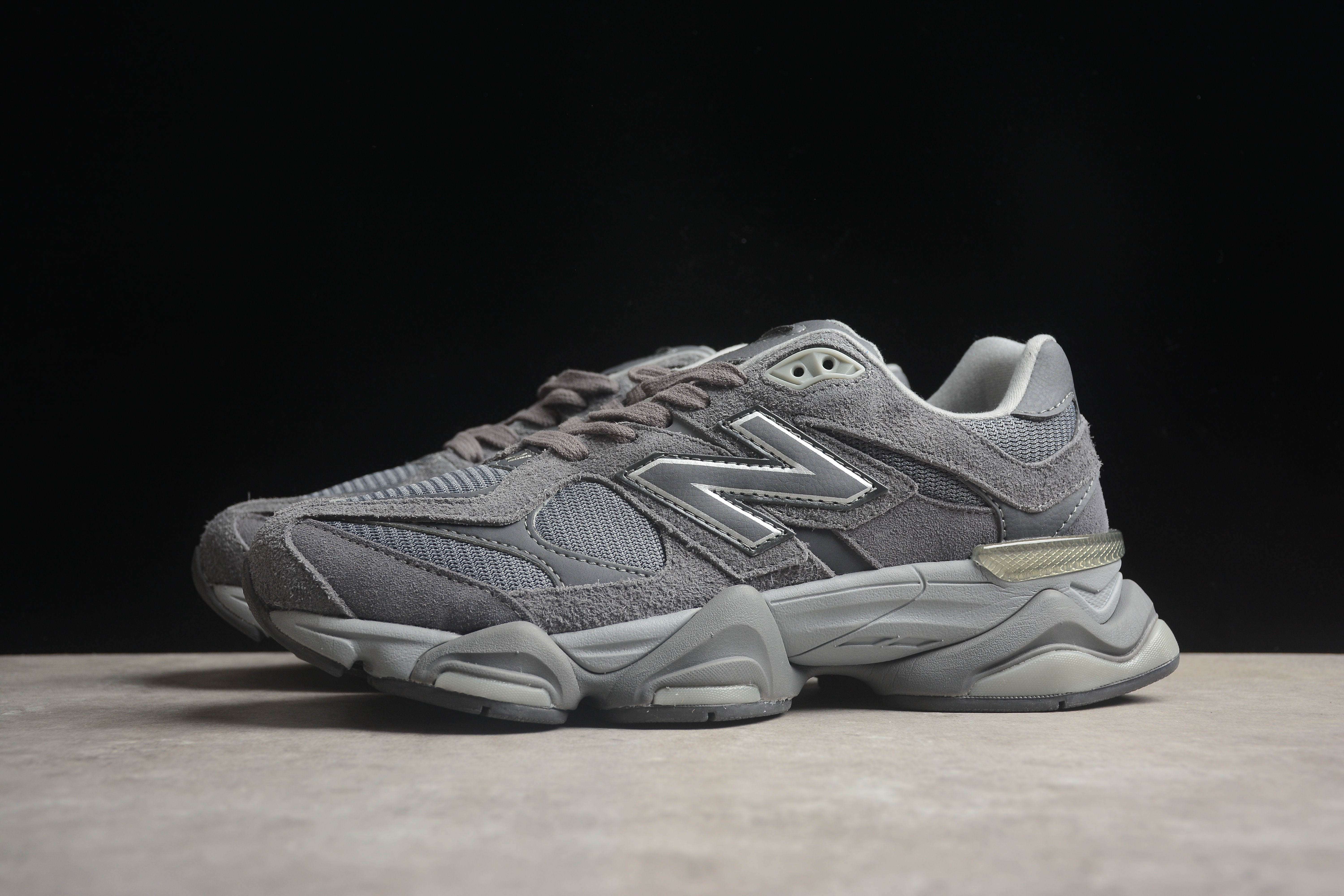 Tenis New Balance 9060 Cinza