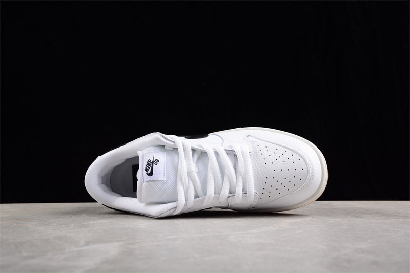 Tênis Nike SB Dunk Low Pro White Gum