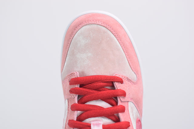 Tênis Nike SB Dunk Low Pro Strange Love