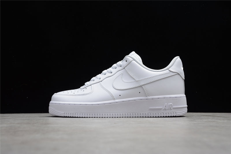 Tênis Nike Air Force 1 '07 Triple White