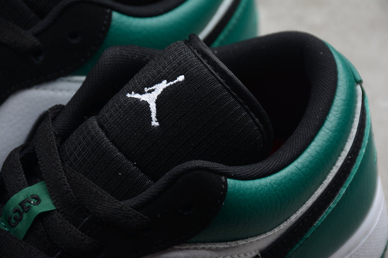 Tênis Nike Air Jordan 1 Low OG GS