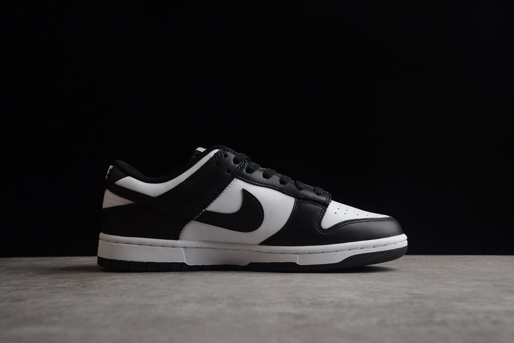 Black and white sb 2024 dunks