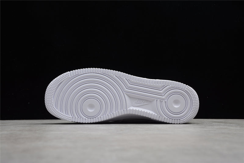 Tênis Nike Air Force 1 '07 Triple White