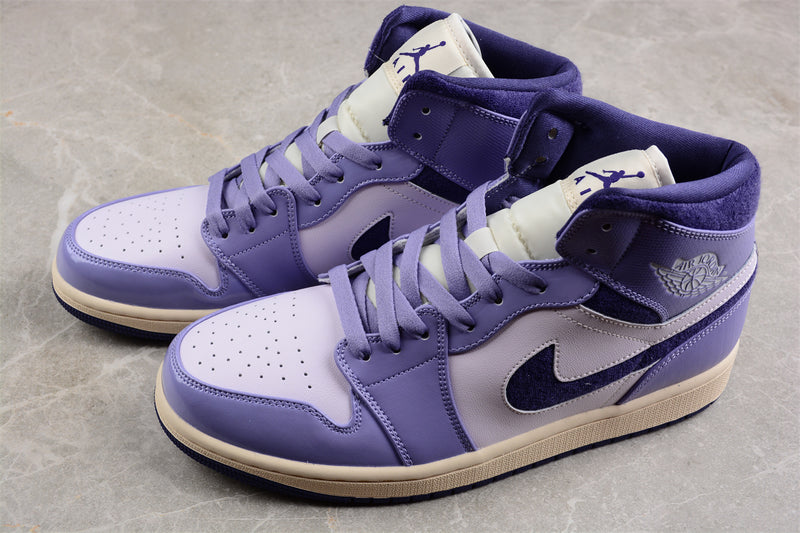 Tênis Nike Air Jordan 1 Mid Sky Purple
