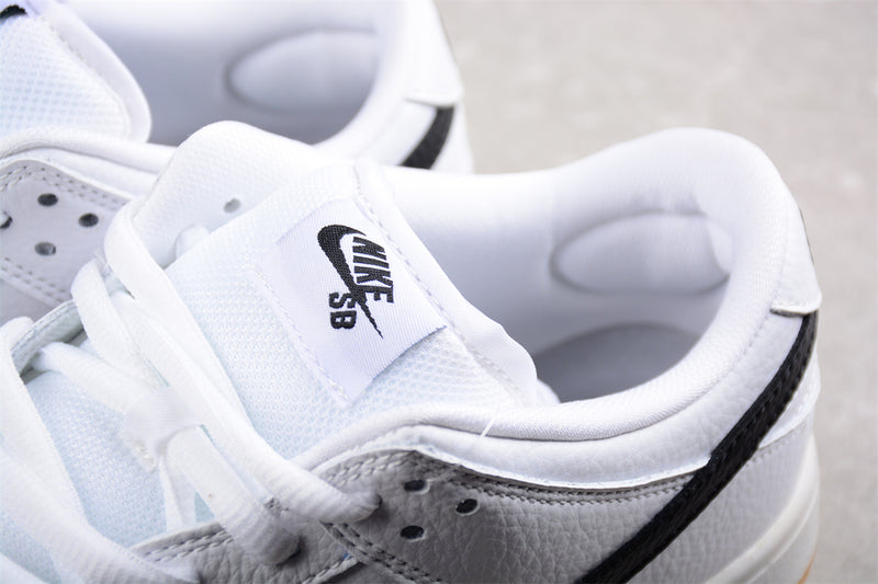 Tênis Nike SB Dunk Low Pro White Gum